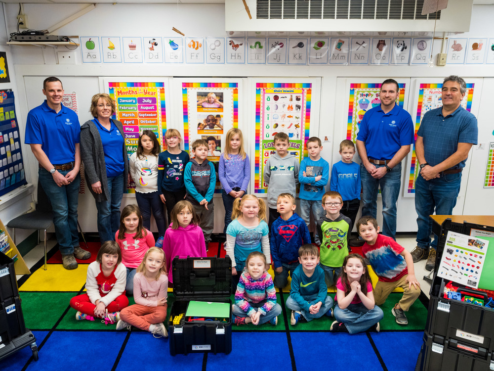 Image of Corteva Employees and Mrs. Farrar's class